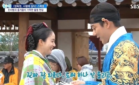 김태희(좌부터/탤런트/영화배우),유아인(엄홍식/탤런트/영화배우)
7일 방송된 SBS ‘좋은아침’에서는 SBS 월화드라마 ‘장옥정, 사랑에 살다’ 드라마 스페셜로 꾸며져 현장 분위기를 전했다.