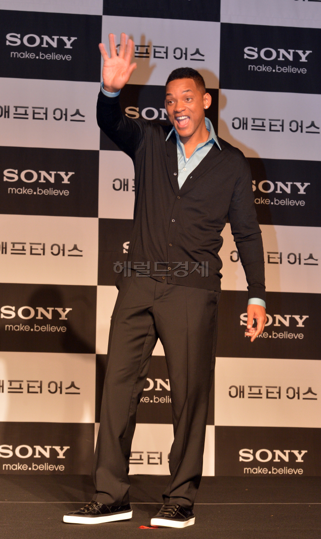 윌스미스(WillSmith/영화배우/가수)
윌 스미스와 아들 제이든 스미스가 함께 출연한 영화 ‘애프터 어스’ 공식기자회견이 7일 오전 서울 여의도동 콘래드 서울에서 열렸다.