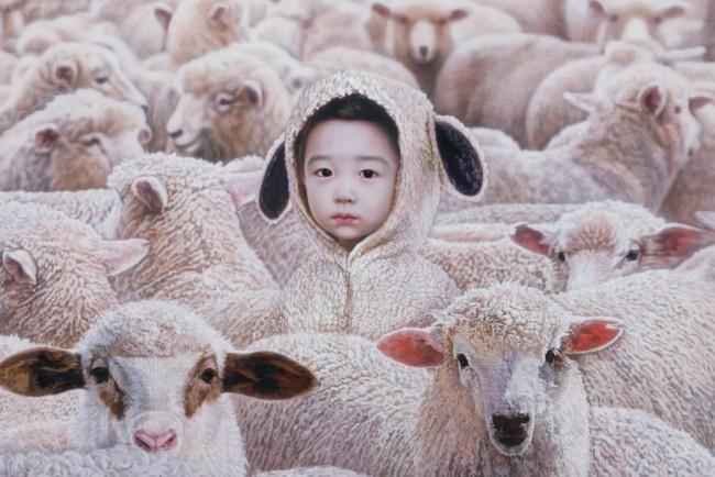 작가 신소영이 ‘너에게서 나를, 나에게서 너를’이라는 타이틀로 서울 관훈동 노화랑(대표 노승진)에서 오는 10일부터 개인전을 갖는다. 홍익대 회화과와 대학원을 졸업한 그는 2011년 개인전에 이어 2년 만에 여는 전시에 여전히 어린아이 그림을 다양하게 내놓았다.