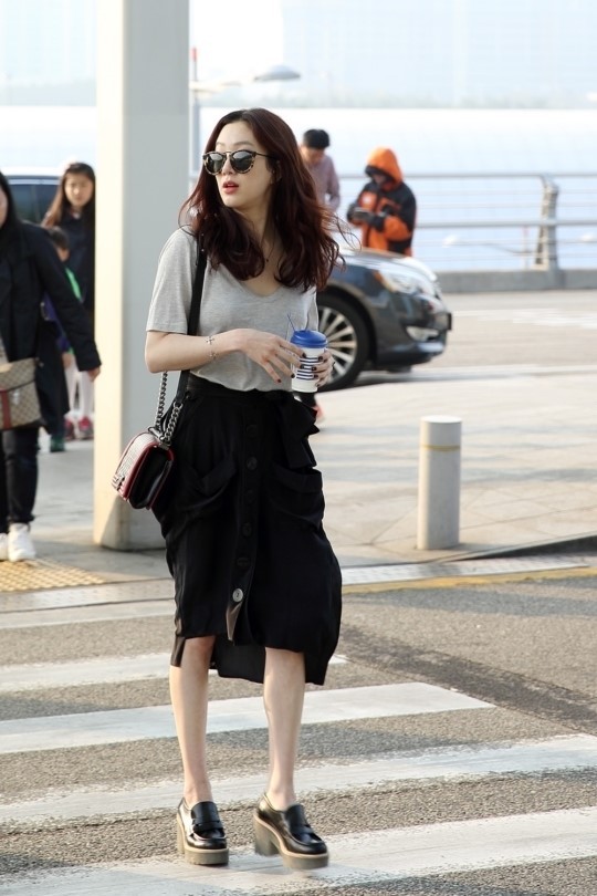 정려원(탤런트/영화배우)
배우 정려원의 독특한 공항 패션이 화제다.