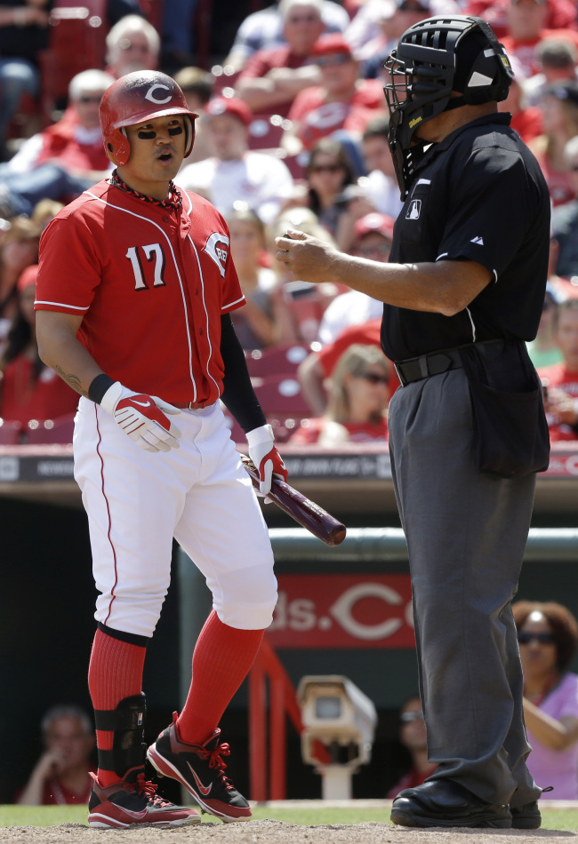 Cincinnati Reds center fielder Choo Shin-soo questions a strike call in the eighth inning on Wednesday. AP-Yonhap News