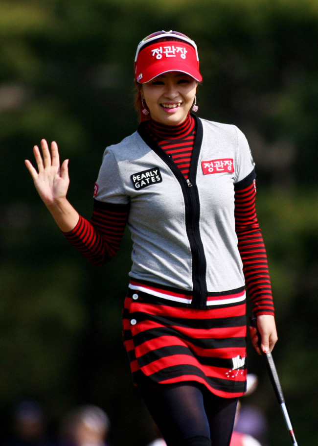 양수진(골퍼/정관장)
올 시즌 초 한국 여자프로골프(KLPGA)는 ‘냉정과 열정 사이’를 걷고 있다. 지난해 KLPGA 무대를 후끈 데우며 폭발적인 인기몰이를 했던 ‘빅3’가 약속이라도 한 듯 나란히 ‘썰렁한’ 경기력을 보인 반면 무서운 신예들은 ‘화끈한’ 우승 릴레이로 언니들을 위협하고 있다.