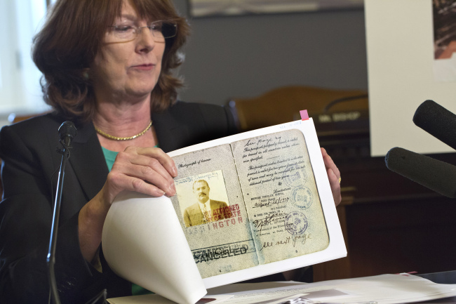 General editor of the Hemingway Letters Project Sandra Spanier, a professor of English at Penn State University, discusses efforts to preserve documents belonging to Ernest Hemingway that have been housed for decades at the author’s former estate in Cuba, on Capitol Hill in Washington D.C., on Monday. A copy of Hemingway’s passport is displayed.   AP-Yonhap News