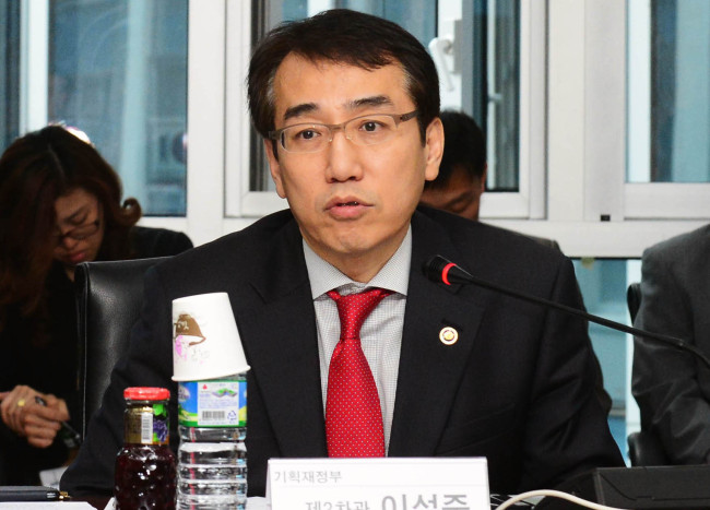 이석준(정무직공무원/전공무원/기획재정부제2차관)
Lee Suk-joon, vice finance minister for budget affairs