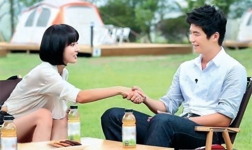 Han Hye-jin and Ki Sung-yueng on SBS’ “Healing Camp” (SBS)