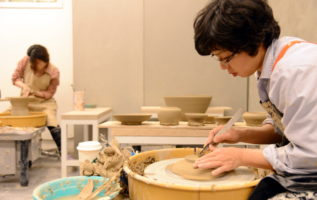 Art lovers become creators at museums