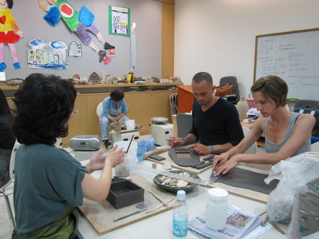 Art lovers become creators at museums