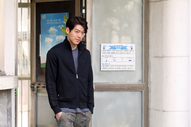 Actor Kim Woo-bin stars in “Friend 2,” a follow-up to director Kwak Kyung-taek’s 2001 hit “Friend.”   Lotte Entertainment