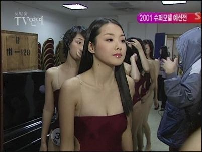 소이현(조우정/탤런트/영화배우)
배우 소이현이 성형설에 대해 해명한 가운데, 과거 슈퍼모델 출전 당시 모습이 공개돼 화제다.