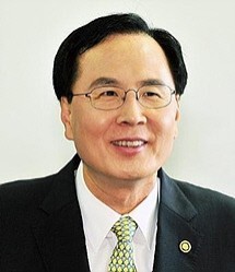 노대래(정무직공무원/공정거래위원회위원장)
Fair Trade Commission chairman Noh Dae-lae said Monday that the country’s antitrust agency remained steadfast in its determination to amend some of its rules and regulations governing family-run conglomerates for fairer market practices.