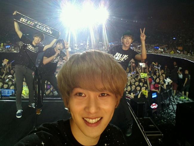 이종현(가수/씨엔블루)
씨엔블루는 지난 11일 홍콩 아시아 월드 엑스포 아레나(Asia world expo Arena)에서 ‘2013 월드투어-블루문’ 네 번째 공연을 펼쳤다.