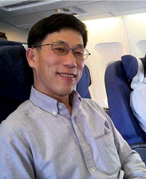 진중권(교수/비평가/동양대학교교수)
진중권(50) 동양대학교 교수가 19살 연하의 동성 연인과 결혼을 발표한 감독 김조광수(48)에게 축하의 메시지를 전했다.