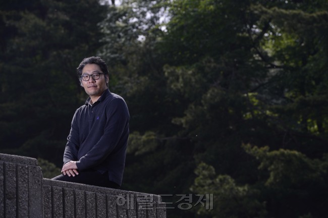 작곡가 황호준. 박해묵 기자/mook@heraldcorp.com
작곡가 황호준. 박해묵 기자/mook@heraldcorp.com
작곡가 황호준. 박해묵 기자/mook@heraldcorp.com
작곡가 황호준. 박해묵 기자/mook@heraldcorp.com