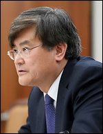 서승환(정무직공무원/전교수/국토교통부장관)
서승환 국토교통부 장관은 15일 건설사 최고경영자들을 만나 ”받을 건 받고 줄 건 주는 게 경제민주화의 핵심“이라며 ”(불공정 관행 해결 등에 대해) 건설업계가 자발적으로 노력해 달라“고 당부했다.