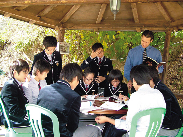 태화 국제학교의 학생들이 수업을 듣고 있다. (태화 국제학교)