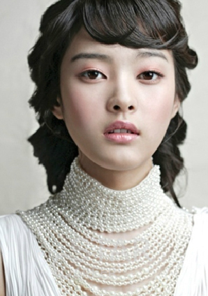 이은성(탤런트/영화배우)
서태지가 배우 이은성과 결혼을 공식 발표했다.