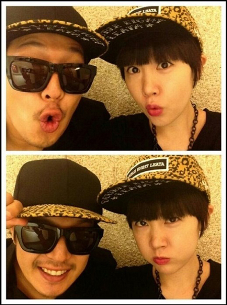 하하(좌부터/하동훈/가수),별(김고은/가수/뮤지컬배우)
하하 별 부부가 커플 모자 인증샷을 공개했다.