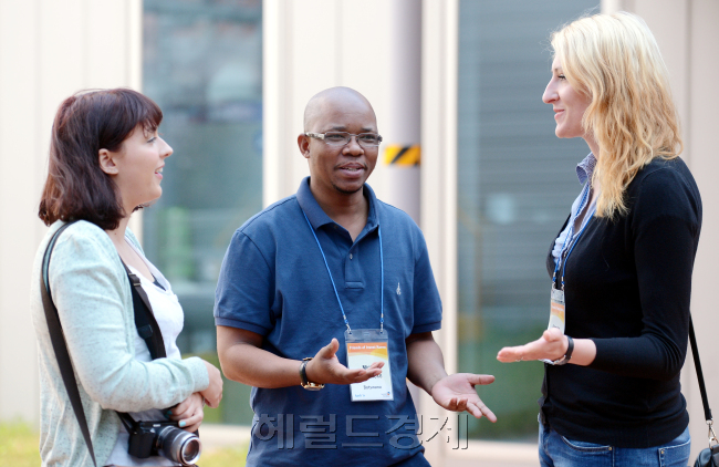 코트라 외국인투자 서포터즈_경기도 파주 한국전기초자./안훈기자 rosedale@ 2013.05.10
코트라 외국인투자 서포터즈_경기도 파주 한국전기초자./안훈기자 rosedale@ 2013.05.10
코트라 외국인투자 서포터즈_경기도 파주 한국전기초자./안훈기자 rosedale@ 2013.05.10