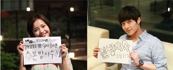 하연수(좌부터/영화배우),강하늘(김하늘/영화배우)
tvN, Mnet 뮤직드라마 ‘몬스타’의 하연수와 강하늘의 본방사수 독려 사진이 화제를 모으고 있다. 얼굴만큼 예쁘고 귀여운 하연수의 손글씨가 시선을 사로잡고 있는 것.