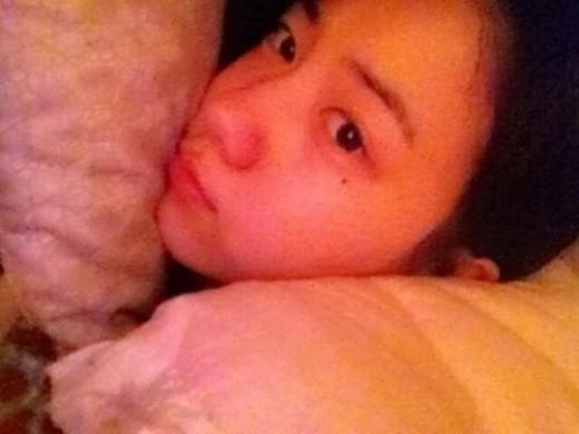 효영(류효영/가수/파이브돌스)
류효영은 18일 자신의 트위터에 “오늘은 하늘 나는 꿈꿨으면 좋겠다. 붕~ 잘자요”라는 글과 함께 사진 한 장을 게재했다.