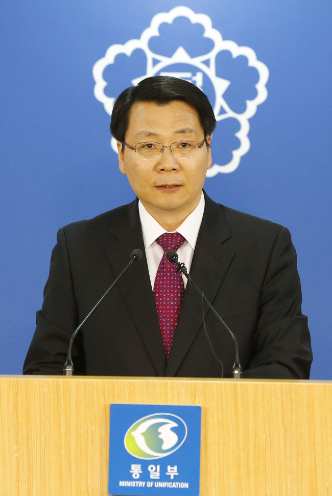 Unification Ministry spokesman Kim Hyung-seok speaks during a press conference on Sunday.
Yonhap News