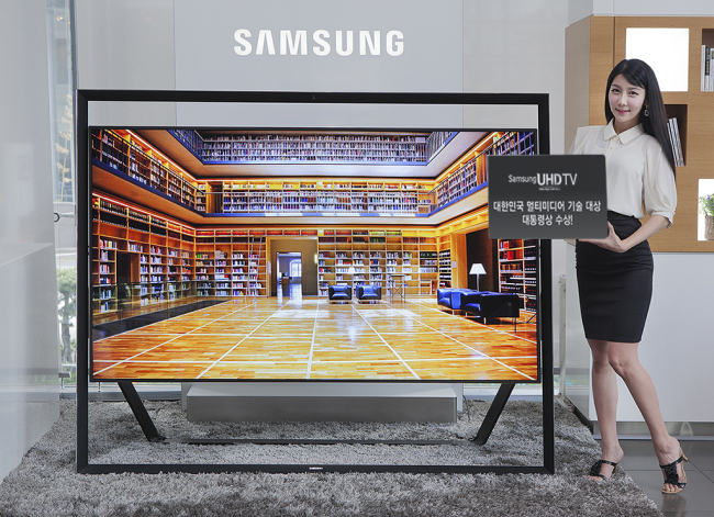 삼성전자의 UHD TV가 대한민국 최고의 UHD TV로 선정됐다. 삼성전자는 21일 4일간 서울 삼성동 코엑스에서 열리는 국내 최대 IT 전시회 ‘월드 IT 쇼 2013’에서 삼성전자의 85형 UHD TV ‘85S9’이 대한민국 멀티미디어 기술대상 대통령상에 선정됐다고 밝혔다.