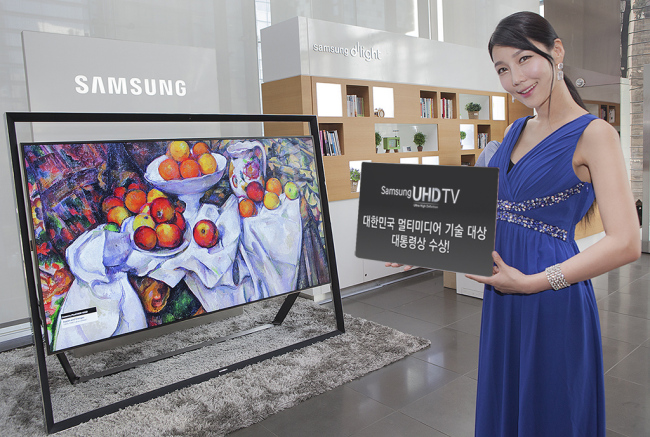 삼성전자의 UHD TV가 대한민국 최고의 UHD TV로 선정됐다. 삼성전자는 21일 4일간 서울 삼성동 코엑스에서 열리는 국내 최대 IT 전시회 ‘월드 IT 쇼 2013’에서 삼성전자의 85형 UHD TV ‘85S9’이 대한민국 멀티미디어 기술대상 대통령상에 선정됐다고 밝혔다.