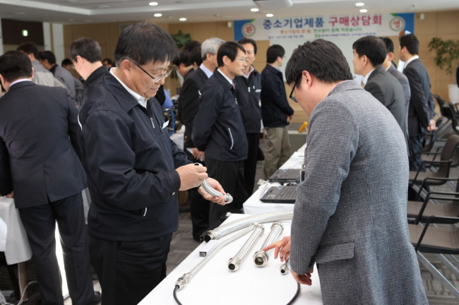 한국수력원자력㈜은 올해부터 이전보다 훨씬 업그레이드된 동반성장 활동을 전개한다. 단순히 자금 지원을 통한 동반성장 뿐만 아니라 본사의 조직개편, 중소기업과의 공동 연구ㆍ개발(R&D), 판로 개척 등을 도와줄 계획이다.