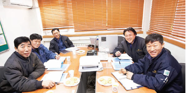 한국산업인력공단은 기업의 직업능력개발 훈련을 지원하는 것과 함께 근로자의 능력개발을 지원해주고 있다. 한국산업인력공단이 국가적으로 근로자의 능력을 끌어올린다고 할 수 있다. 또 체계적으로 국가기술자격 시험을 실시ㆍ관리하고 숙련기술을 장려해 대한민국 명장 제도 등을 운영하고 있다.