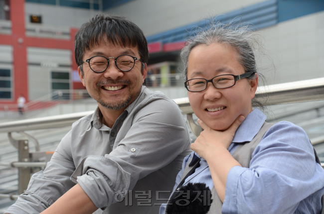 다큐멘터리 감독부부<br />강석필-홍형숙<br />정희조 기자/checho@heraldcorp.com 130514
다큐멘터리 감독부부
강석필-홍형숙
정희조 기자/checho@heraldcorp.com 130514
다큐멘터리 감독부부
강석필-홍형숙
정희조 기자/checho@heraldcorp.com 130514