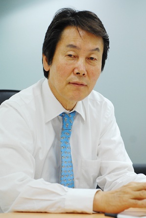 전진국(방송인/KBS센터장)
전진국 KBS 편성센터장이 28년 방송 실무 노하우를 담은 책 ‘콘텐츠로 세상을 지배하라’(쌤앤파커스)를 출간한다.