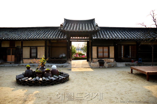 [테마있는 명소] 봉화 만산고택--조선말 사대부 고택에서의 고즈넉한 하룻밤