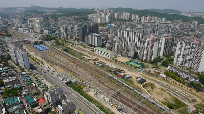국토교통부는 20일 박근혜 정부의 주거복지 핵심 사업인 ’행복주택’ 사업지 7곳을 발표했다. 행복주택은 장기 임대주택의 이름으로 상업기능과 주거가 어우러진 복합타운으로 조성될 예정이다. 사업지구 중 한곳인 오류동 지구 전경.