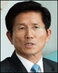 김문수(광역단체장/전국회의원/경기도도지사)
경기도(도지사 김문수·사진)가 도내 섬유산업의 화합과 발전을 위한 힘찬 시동을 건다.