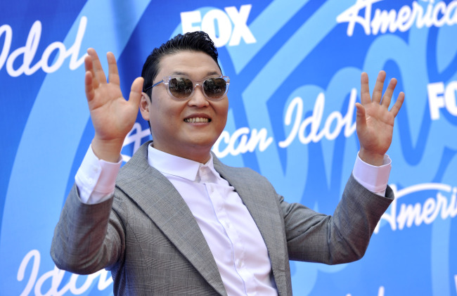Psy performs “Gentleman” on “American Idol” on May 16 in Los Angeles.   Yonhap News