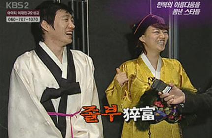 장경영(좌부터/장윤정동생/전축구선수),장윤정(가수)
무리한 사업투자로 장윤정의 재산을 탕진한 것으로 알려진 동생 장경영 씨가 언론을 통해 최초로 심경을 밝혔다.