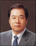 김충재(기업인/금강주택대표이사)
김충재 대한주택건설협회 회장이 침체된 주택거래의 활성화를 위해 6월 종료를 앞둔 취득세 감면 조치를 올해 말까지 연장해야 한다고 주장하고 나서 주목된다.