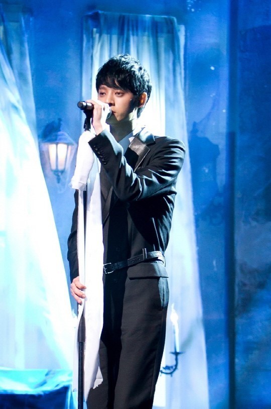 정준영(가수)
21일 CJ E&M 음악사업부문 측은 “지난 20일 Mnet ‘슈퍼스타K4’ TOP3 출신 정준영과의 전속 계약을 체결했다”고 밝혔다.