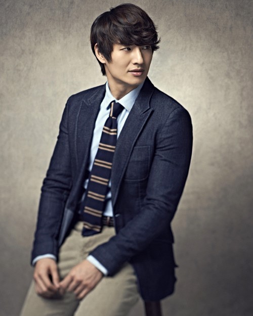 손호영(가수/god)
가수 손호영의 차량에서 여성의 시신이 발견돼 충격을 주고 있는 가운데, 손호영의 트위터에 누리꾼들의 이목이 쏠리고 있다.