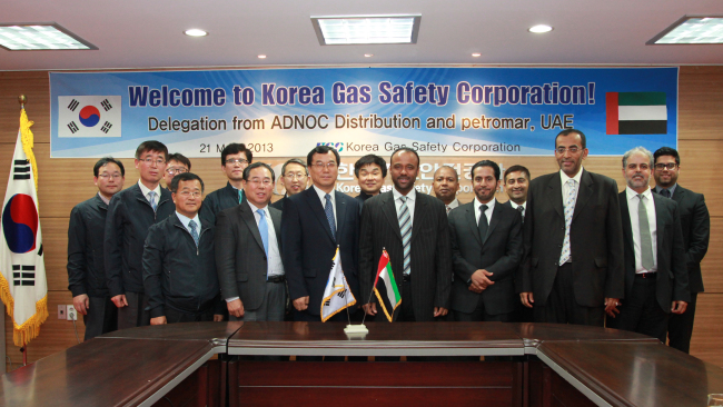 아랍에미레이트연합(UAE) 국영석유공급사 아드녹 디스트리뷰션(ADNOC Distributionㆍ대표 압둘라 살램 알 다헤리) 대표단이 21일 한국가스안전공사(사장 전대천)를 방문해 도시가스 안전관리 향상 등 양기관 협력 강화 방안을 논의했다.