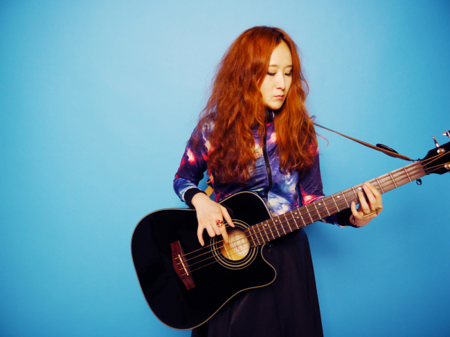 선우정아(가수)
두 번째 솔로 앨범 ‘잇츠 오케이, 디어(It’s Okay, Dear)’를 발표한 싱어송라이터 선우정아.  [사진제공=매직스트로베리사운드]
두 번째 솔로 앨범 ‘잇츠 오케이, 디어(It’s Okay, Dear)’를 발표한 싱어송라이터 선우정아.  [사진제공=매직스트로베리사운드]