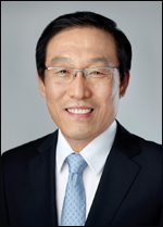 김기남(기업인/삼성디스플레이대표이사사장)
김기남 삼성디스플레이 사장이 AMOLED 기술이 초고도 네트워크 사회에서 생활에 중심이 될 것이라고 강조했다. AMOLED 기술은 삼성 디스플레이가 선도하고 있는 분야다.