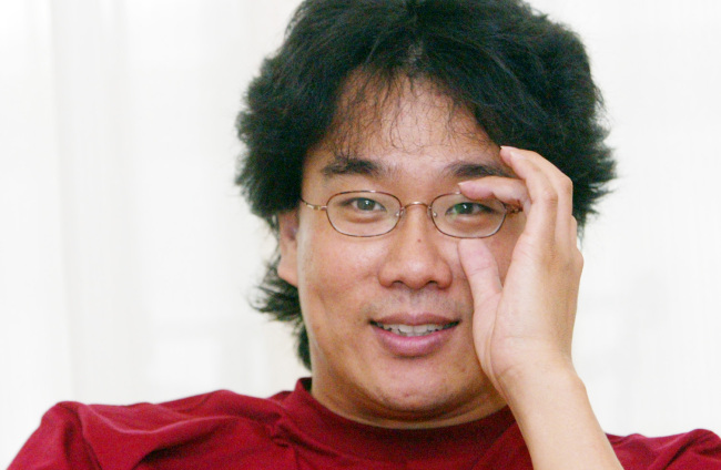 봉준호(영화감독)
봉준호 감독이 내달 19일부터 30일까지 열리는 영국 에든버러국제영화제(EIFF) 심사위원장으로 위촉됐다.