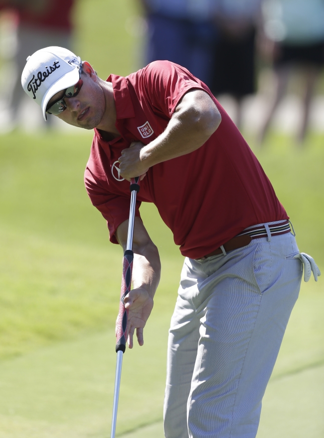 아담스콧(AdamScott/골퍼)
Adam Scott putts on the 15th green during The Players championship golf tournament at TPC Sawgrass in Ponte Vedra Beach, Florida, May 9.  AP-Yonhap News