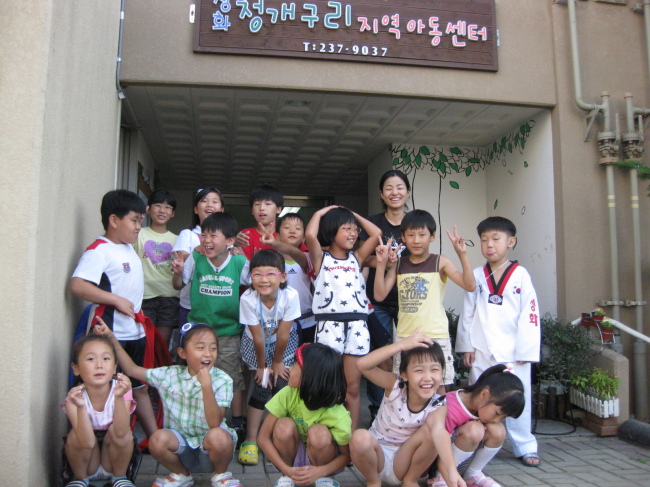 LH는 전국 45개 지부에서 각 지역의 소외계층이나 어려운 이웃을 돕는 다양한 사회공헌 활동을 펼치고 있다. 사진은 저소득 가정 아이들을 위한 공부방을 운영하고 있는 LH.