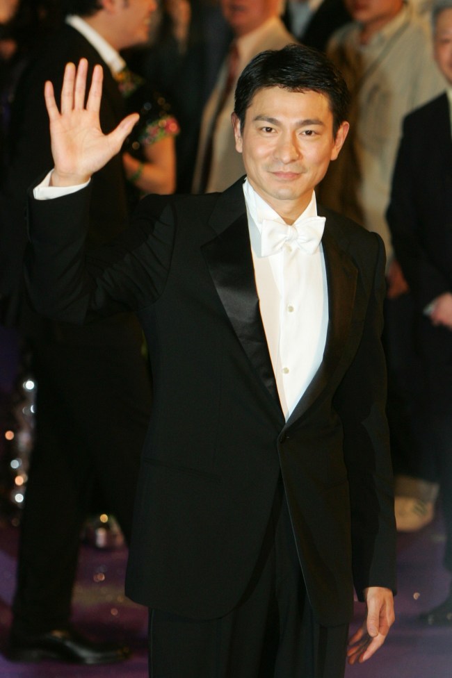 유덕화(AndyLau/영화배우)
중국 배우에 대한 할리우드의 러브콜이 뜨거운 가운데 홍콩 톱스타 류더화(劉德華)가 할리우드의 인종차별을 꼬집었다.