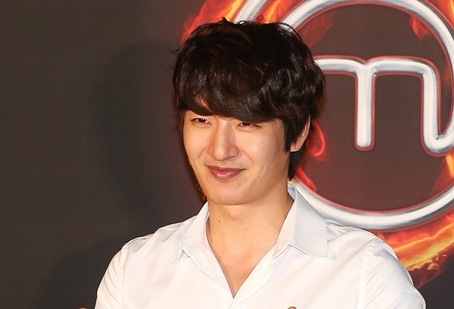 손호영(가수/god)
가수 손호영(33)씨 소유의 승용차에서 젊은 여성의 변사체가 발견돼 경찰이 수사에 나섰다.