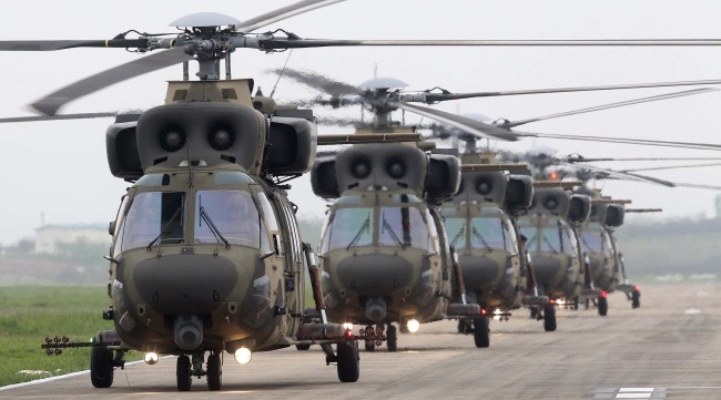 Surion helicopters are shown off at the Army Aviation School in Nonsan, South Chungcheong Province, Wednesday.   Yonhap News