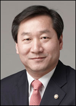유정복(정무직공무원/국회의원/안전행정부장관)
유정복<사진> 안전행정부 장관은 23일 오전 명동 은행회관에서 열리는 한국선진화포럼 제75차 월례 토론회에 참석했다.