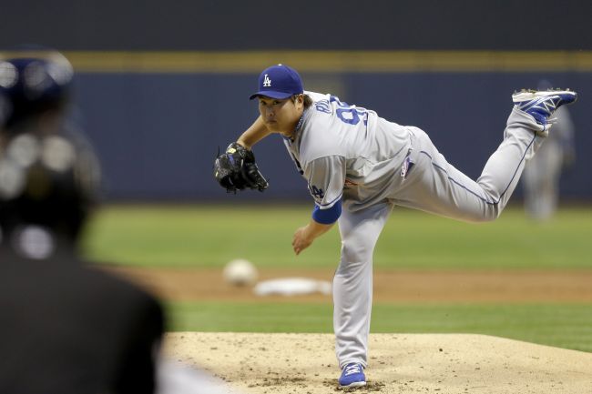 류현진(야구선수/LA다저스)
Los Angeles Dodgers starter Ryu Hyun-jin delivers in the first inning on Wednesday. AFP-Yonhap News